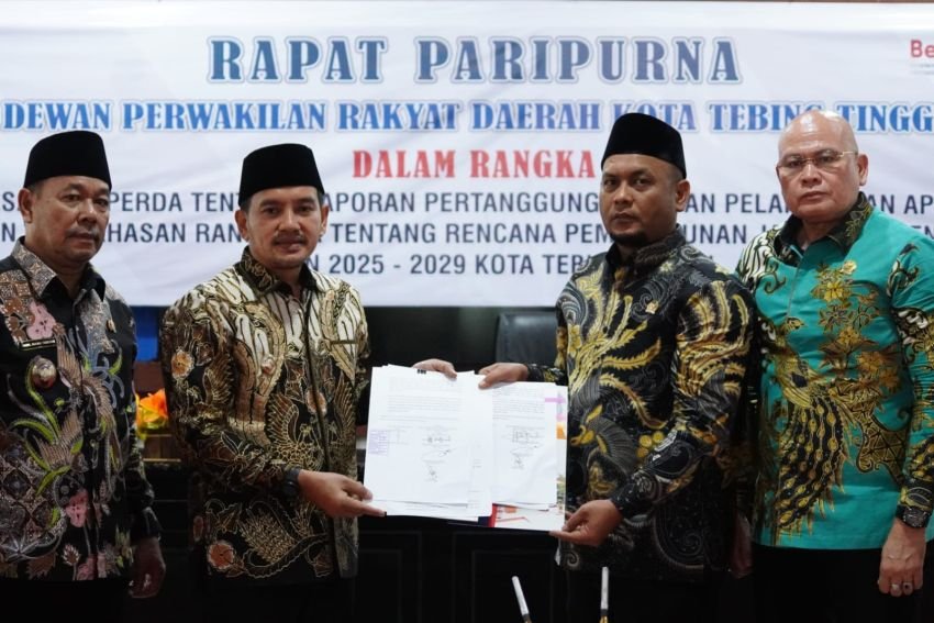 Enam Fraksi DPRD Tebingtinggi Setujui Ranperda Pertanggungjawaban APBD 2024 dan RPJMD 2025-2029 Jadi Perda