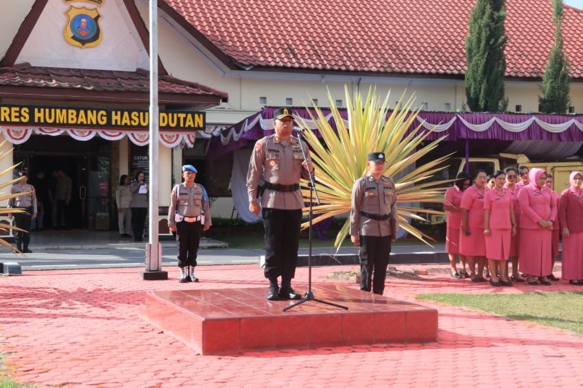 Kapolres Humbahas Pimpin Upacara Kenaikan Pangkat