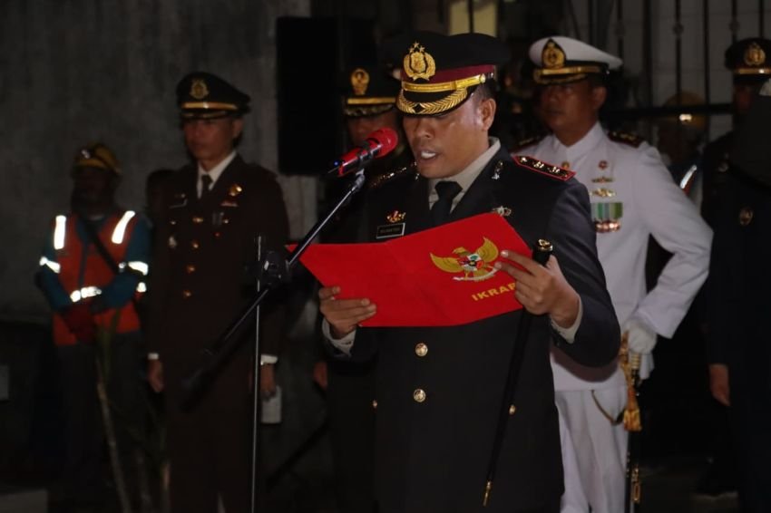 HUT Ke-80 RI di Tanjungbalai, Kapolres Pimpin Apel Kehormatan dan Renungan Suci