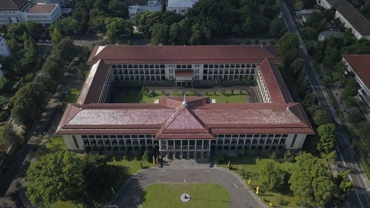 UGM Klarifikasi Nyatakan Ijazah Jokowi Asli, Foto yang Beredar di Medsos Bukan Ranah Kampus