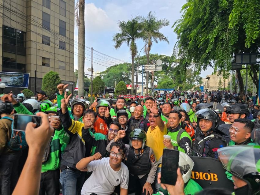 Polda Sumut Rangkul Mahasiswa dan Ojol Lewat Lewat Kopi Dingin di DPRD Sumut