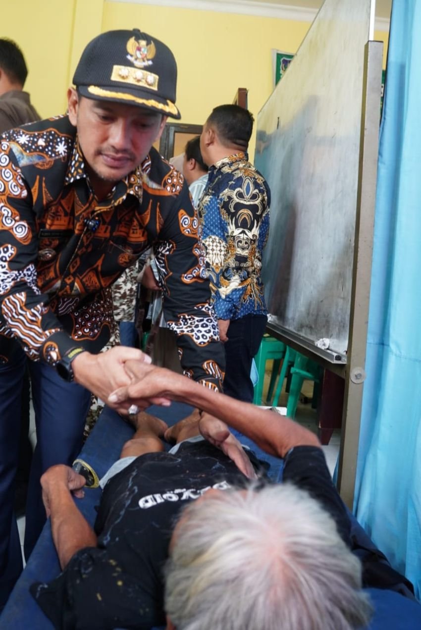 Berikan Bantuan Kepada Penderita Disabilitas, Wali Kota Ajak Warga Tebingtinggi Hilangkan Diskriminasi