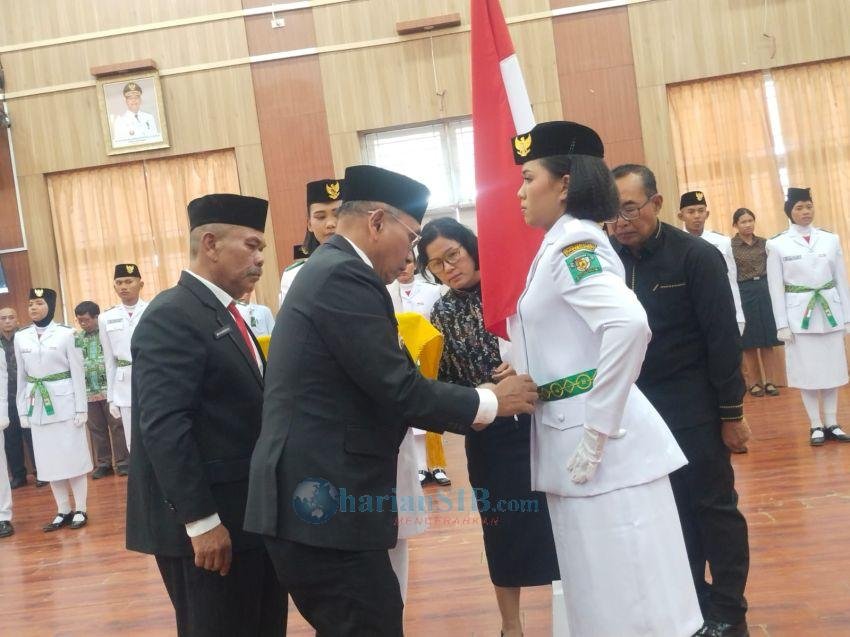 Bupati Simalungun Kukuhkan 52 Anggota Paskibra 2025