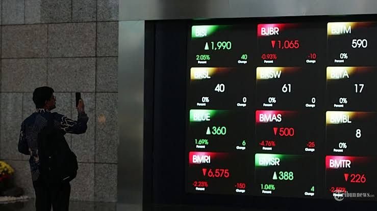 Pertumbuhan Ekonomi Lampaui Ekspektasi, IHSG dan Rupiah Kompak Menguat