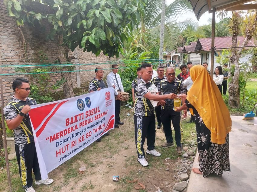 Kalapas Barus Pimpin Bakti Sosial Rayakan HUT Ke-80 RI