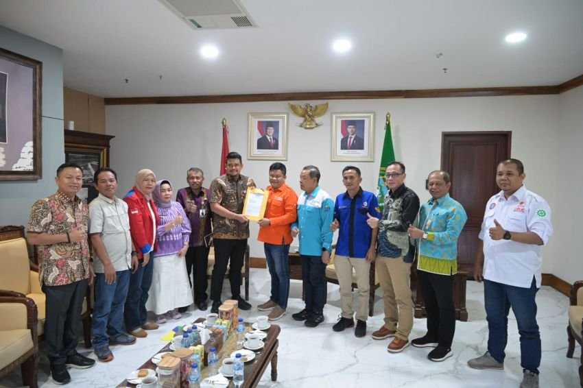 Gubernur Bobby Nasution Tampung Aspirasi Serikat Pekerja