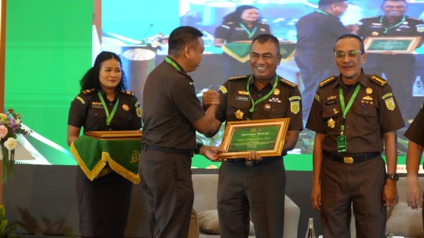 Apresiasi Kinerja, Bidang Intelijen Kejati Sumut Raih Penghargaan dari Jaksa Agung RI