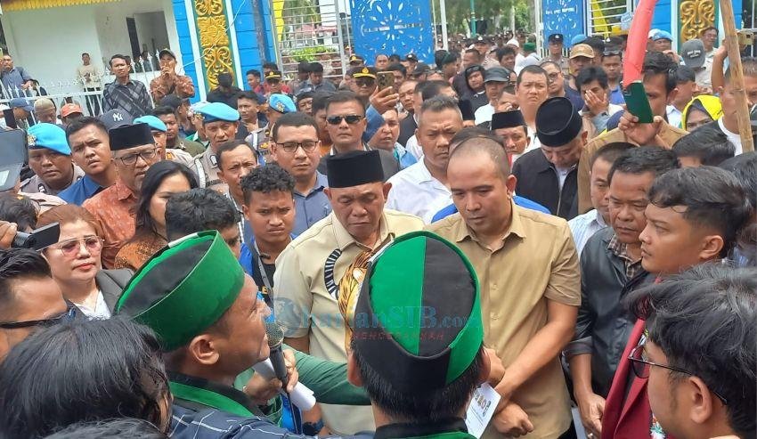 Mahasiswa Cipayung Plus Unjuk Rasa Tolak Tunjangan Legislatif di DPRD Deliserdang