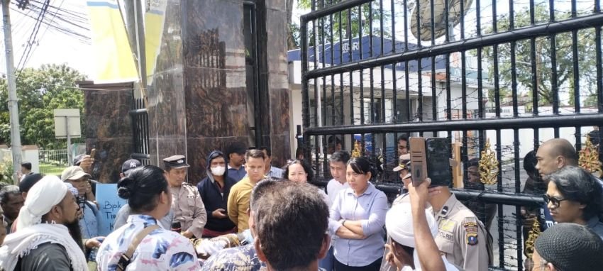 Tiga Kelompok Massa Gelar Aksi di Kejati Sumut, Ini Persoalannya