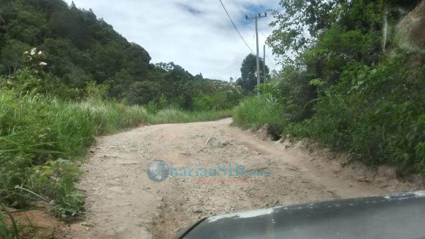 Warga Keluhkan Proyek PLTM di Humbahas, Jalan Rusak Parah dan Lingkungan Terancam
