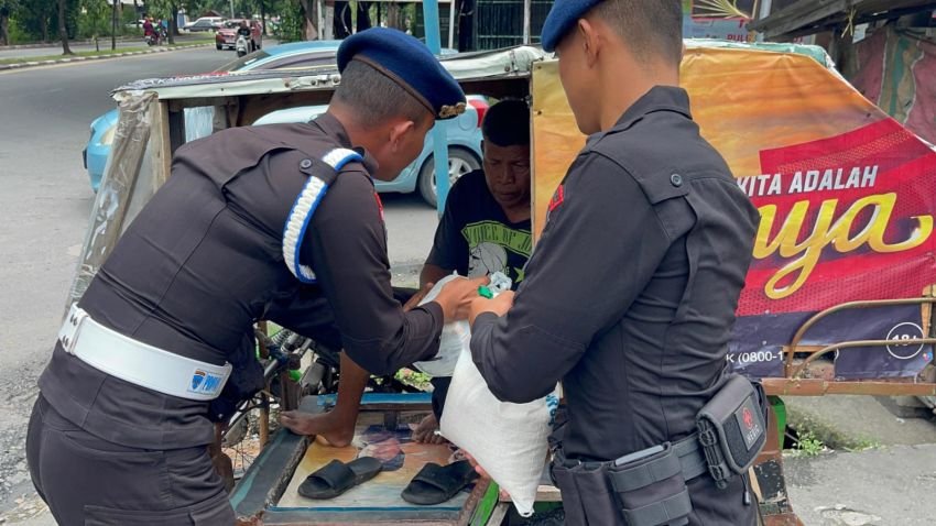 Batalyon A Pelopor Sat Brimob Polda Sumut Gelar Bakti Sosial Jumat Berkah