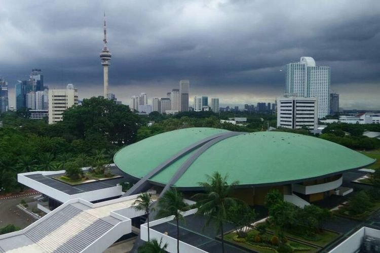 17+8 Tuntut Pembekuan Pensiun, DPR Jelaskan Haknya Diatur UU