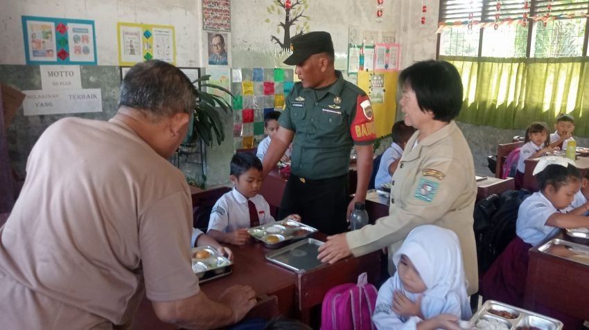 509 Murid SD Plus Tigabalata Terima Makan Bergizi Gratis Perdana